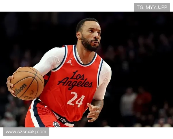 诺曼鲍威尔喜迎新生命00后女友怀孕颜值引关注